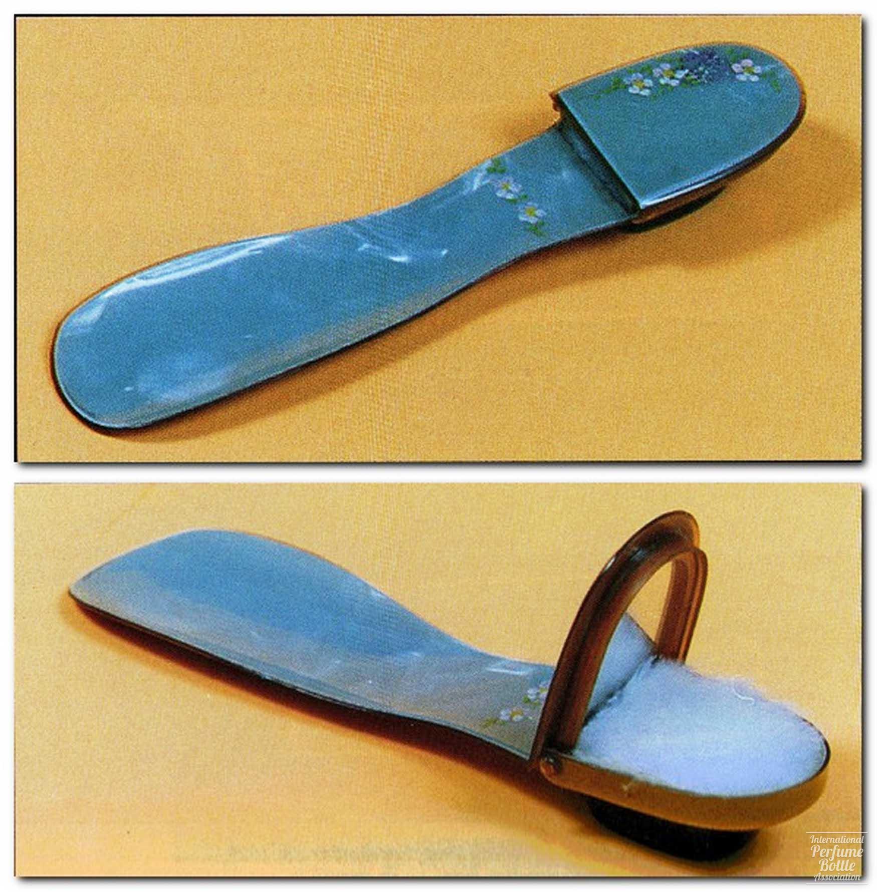Shoe Horn With Compact