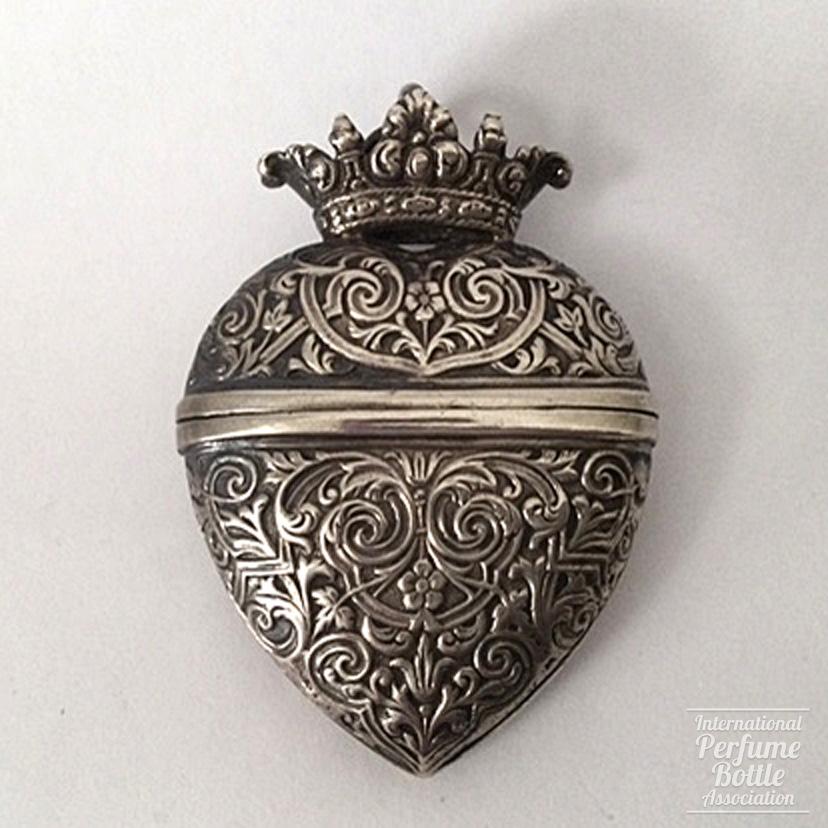 Heart Shaped Hovedvandsaeg With Relief Scroll Design