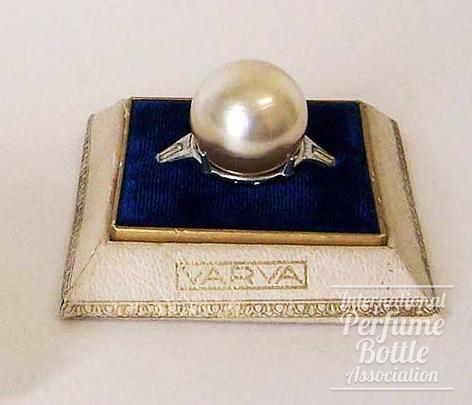 "Suivez Moi" Ring Presentation by Varva